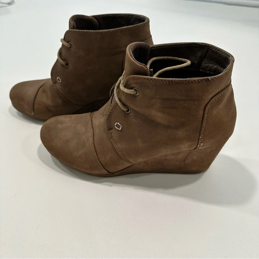 Natural Reflections Wedged Brown Suede Like Ankle Boots Women’s size 8